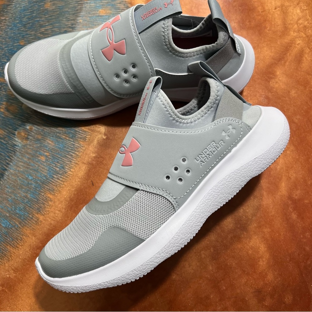 New UA Under Armour Run Play Sneakers gray white pink size 7.5 pull on shoes